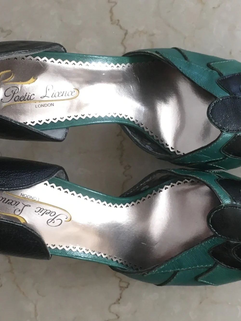SZ 7.5 Women's Retro Green & Black Poetic Licence pumps